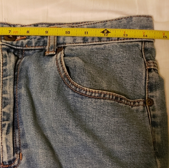 Liz Claiborne distressed mom's jeans. - Picture 10 of 11